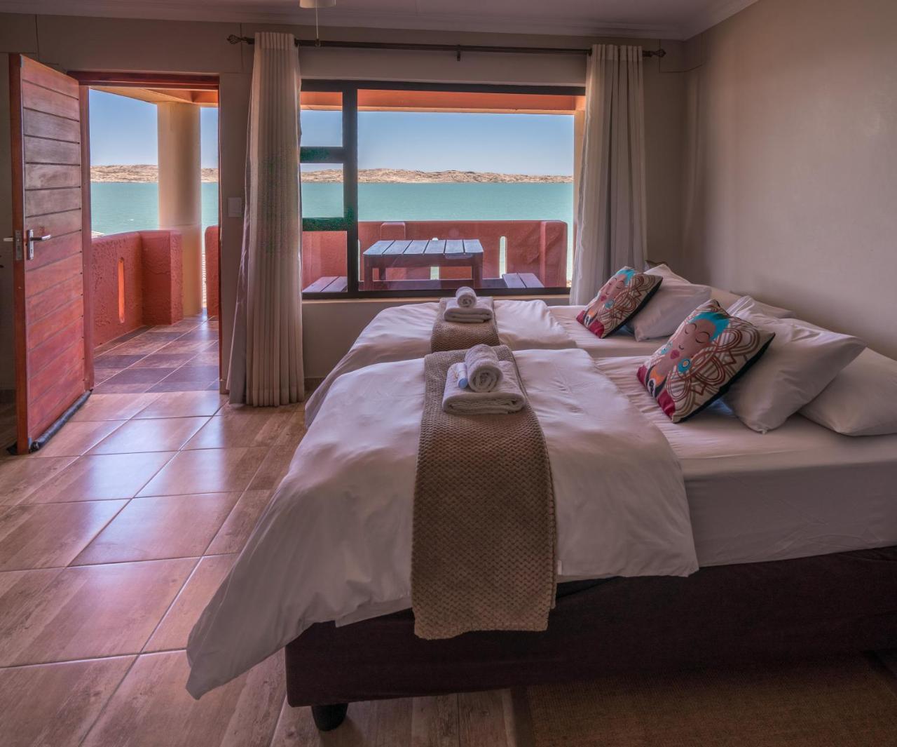 Island Cottage Guesthouse Людериц Экстерьер фото